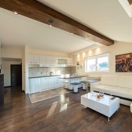 New And Nice Apartments ครากูเยวัตส์ ภายนอก รูปภาพ